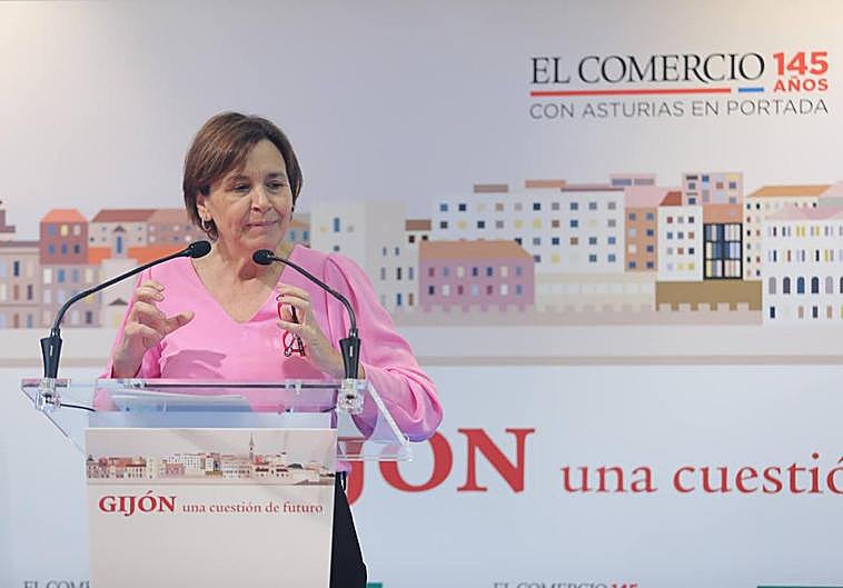 Carmen Moriyón, en la ponencia 'Gijón: una cuestión de futuro' que abrió las jornadas enmarcadas en el 145 aniversario del diario EL COMERCIO.