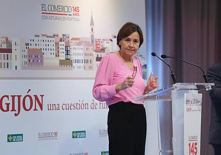 La alcaldesa, Carmen Moriyón, interviene durante su ponencia titulada 'Gijón, una cuestión de futuro' que abrió la actividades del 145 aniversario de EL COMERCIO.
