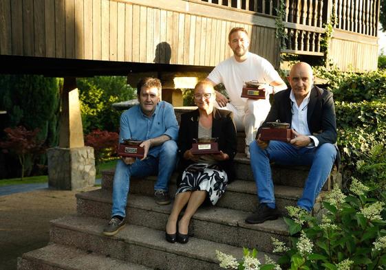 Maestro Nacional. Restaurante Atrio; Maestro Asturiano. Restaurante Blanco; Premio a la Proyección. Restaurante Los Llaureles y Premio a la Innovación. Casa Bartuelo.