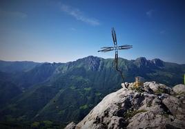 Cumbre de la Portiecha, mirando hacia la Almagrera, la Mesa y la Tesa, tres iconos del Parque Natural Las Ubiñas-La Mesa