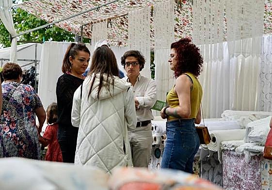Carolina López y José María Figaredo, ayer, en Laviana.