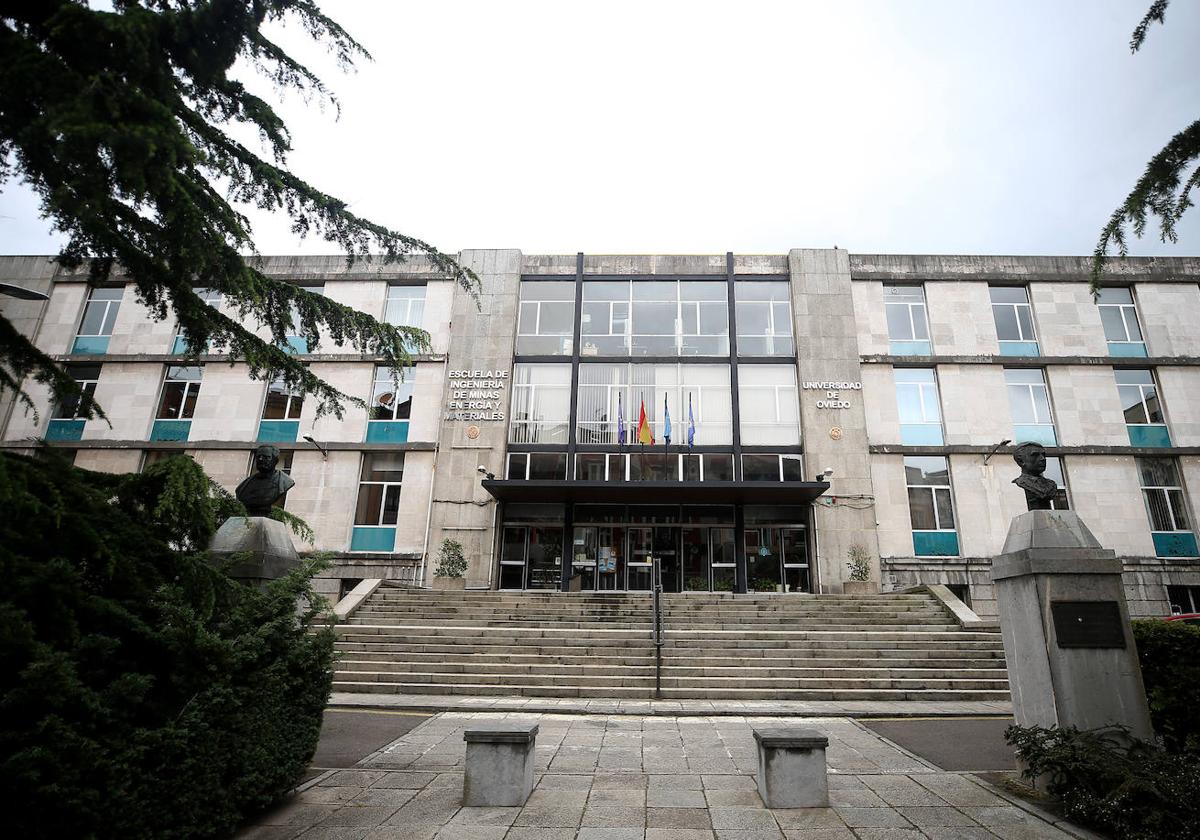 El edificio de la Escuela de Minas, en Oviedo.