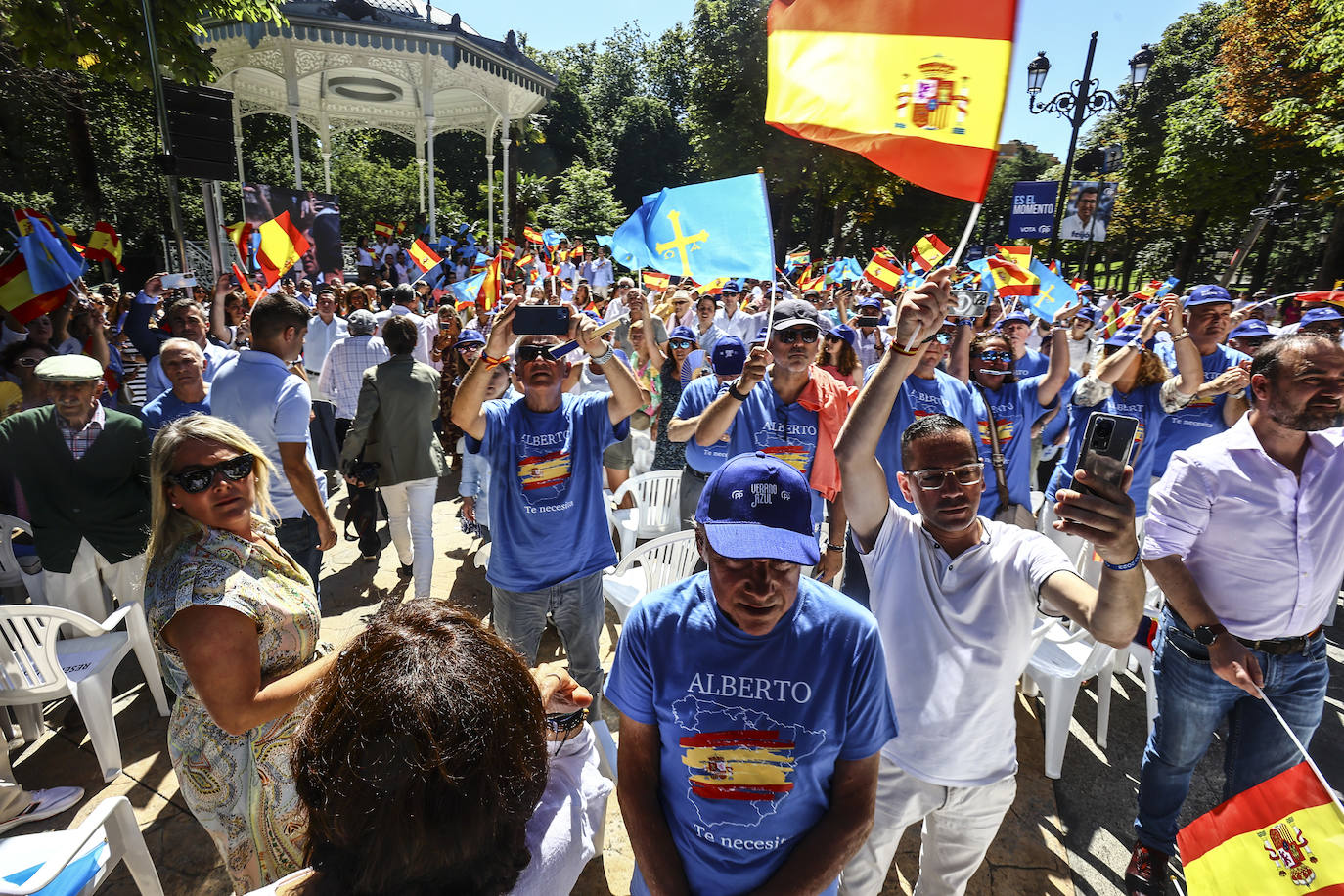 Así fue el acto de campaña de Feijóo en Oviedo