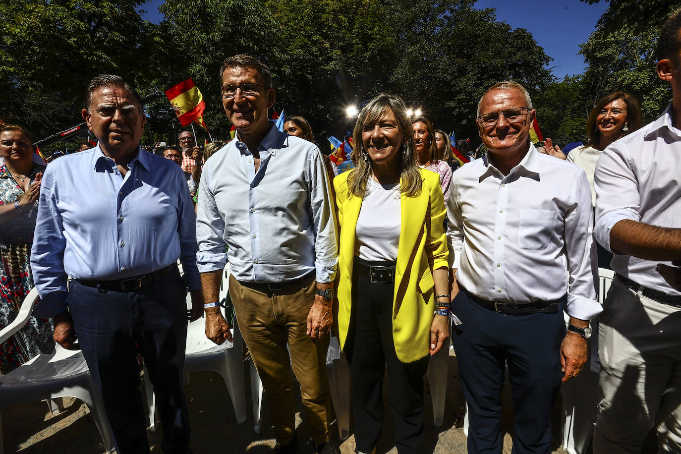 Así fue el acto de campaña de Feijóo en Oviedo