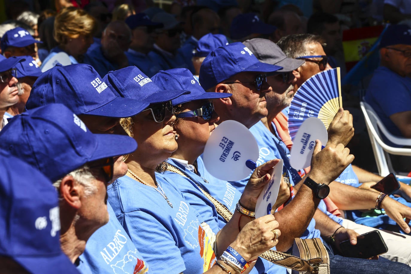 Así fue el acto de campaña de Feijóo en Oviedo