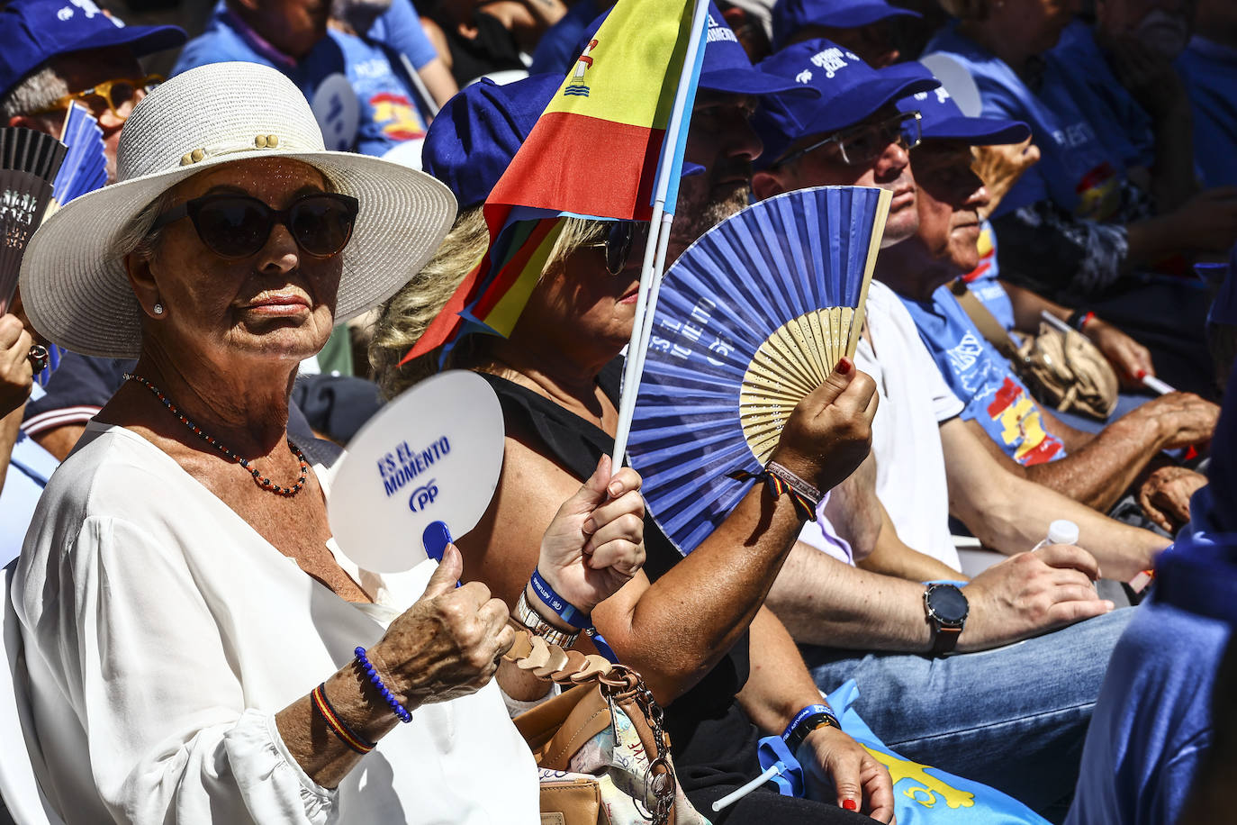 Así fue el acto de campaña de Feijóo en Oviedo