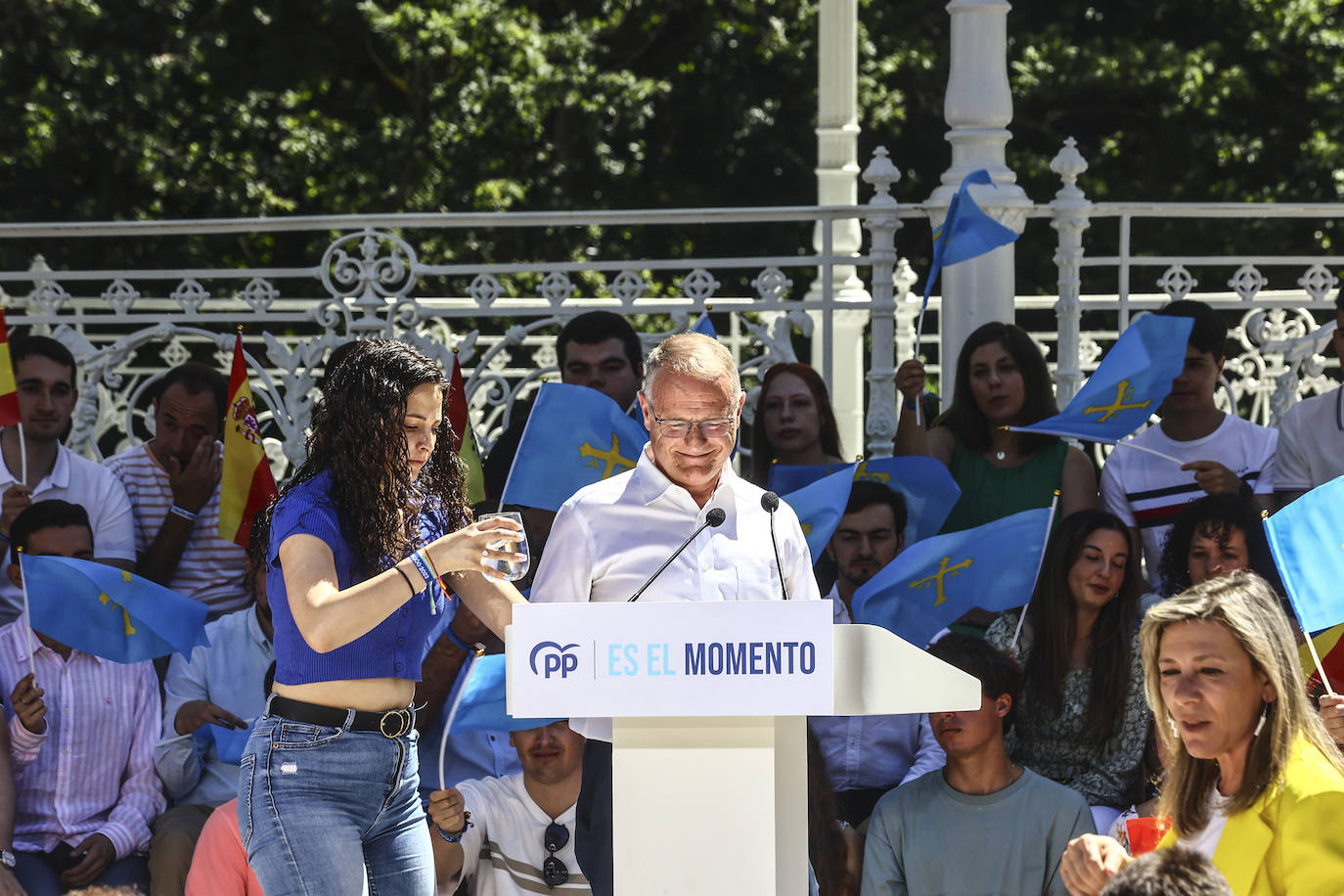 Así fue el acto de campaña de Feijóo en Oviedo