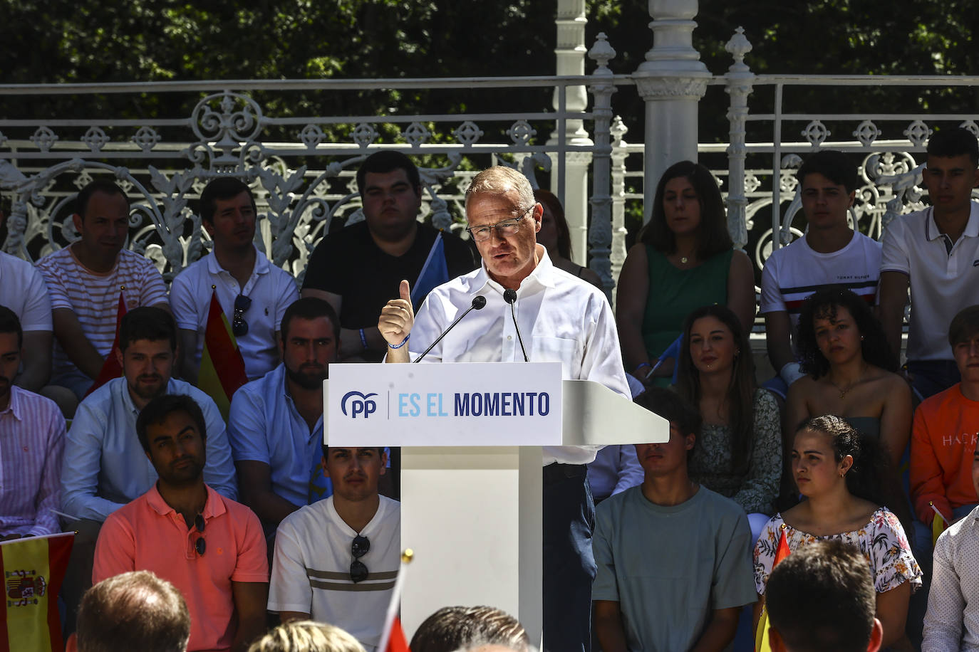 Así fue el acto de campaña de Feijóo en Oviedo