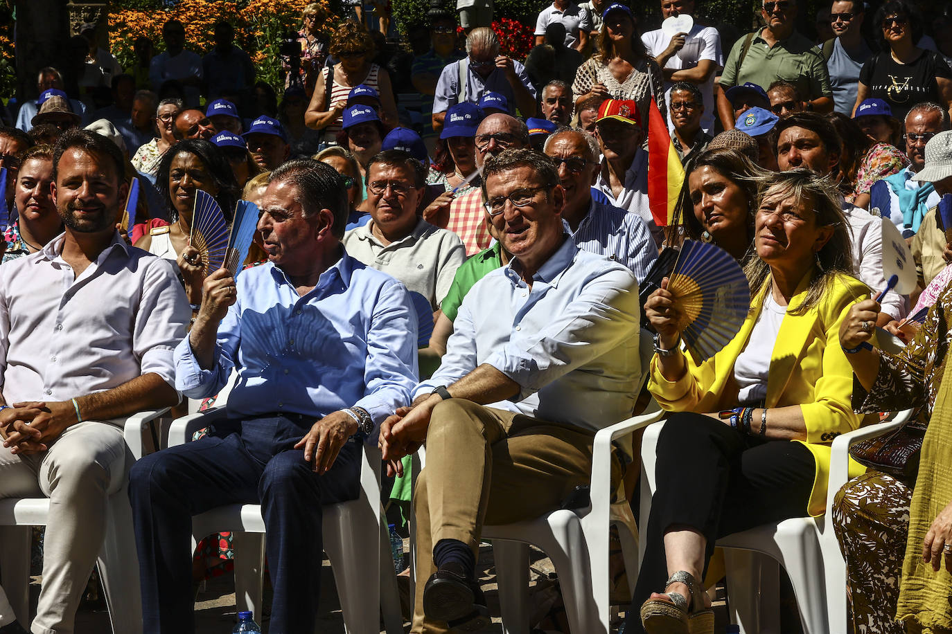 Así fue el acto de campaña de Feijóo en Oviedo