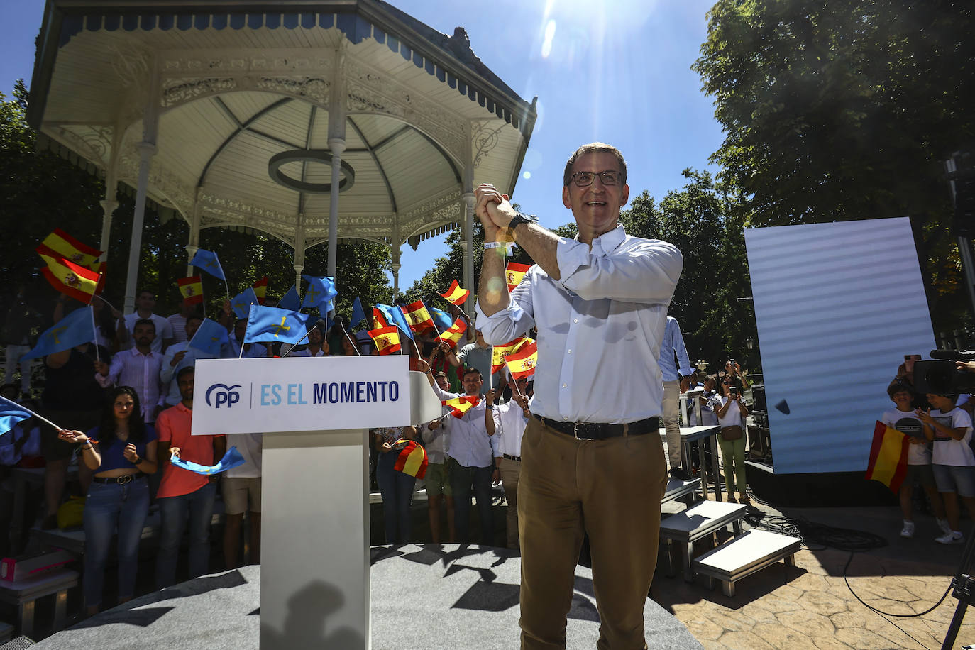 Así fue el acto de campaña de Feijóo en Oviedo