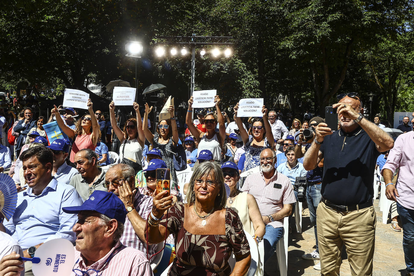 Así fue el acto de campaña de Feijóo en Oviedo