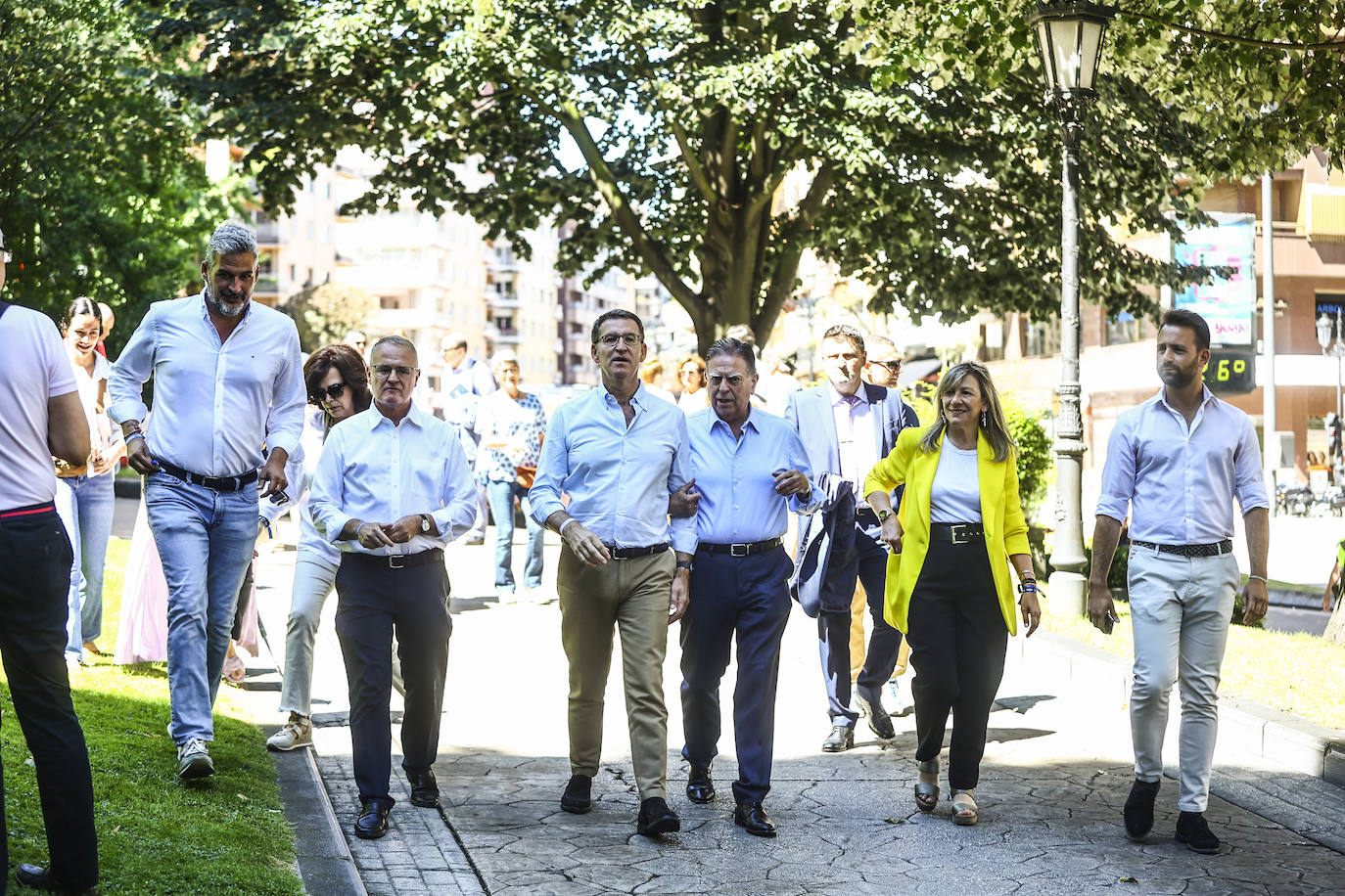 Así fue el acto de campaña de Feijóo en Oviedo