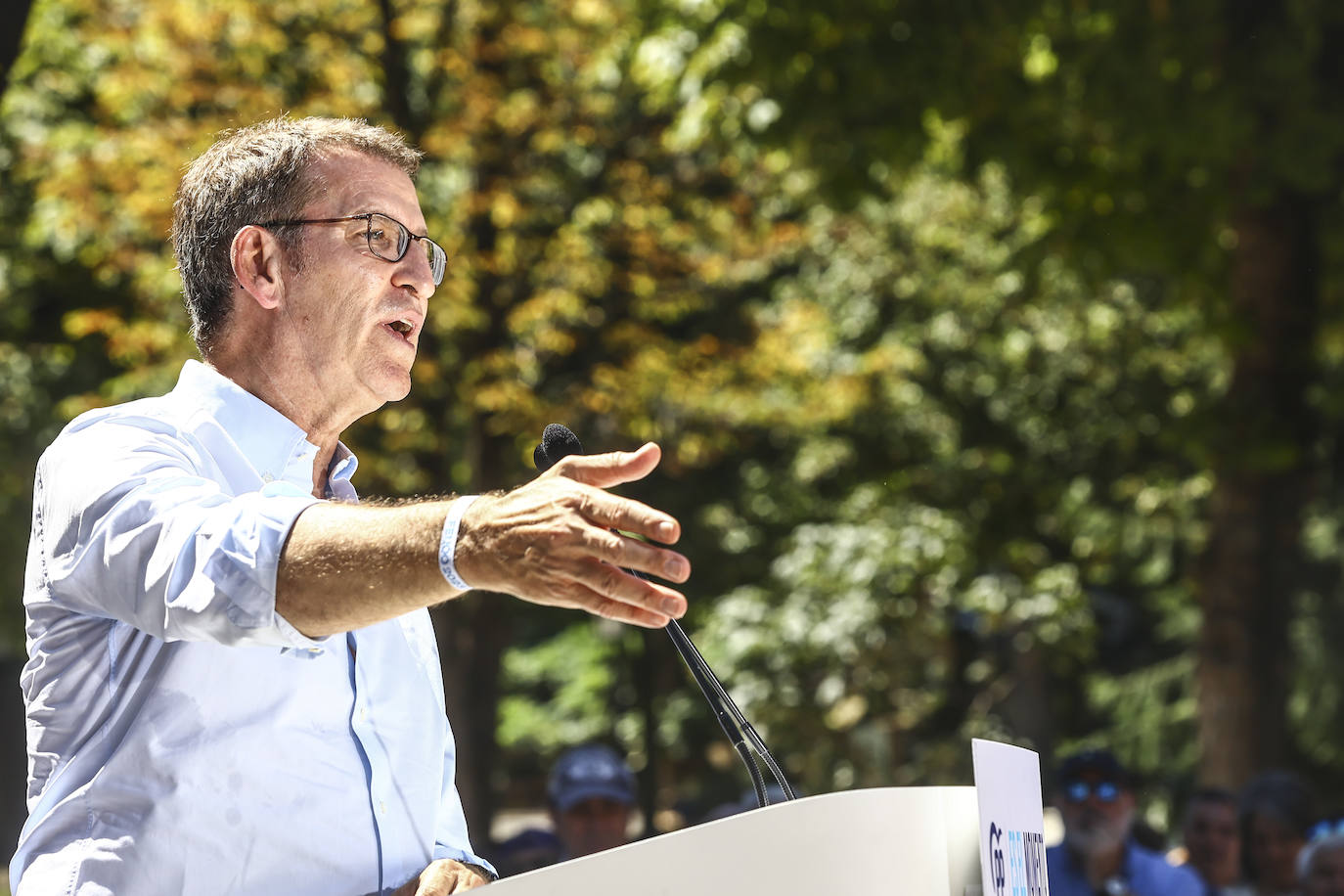 Así fue el acto de campaña de Feijóo en Oviedo