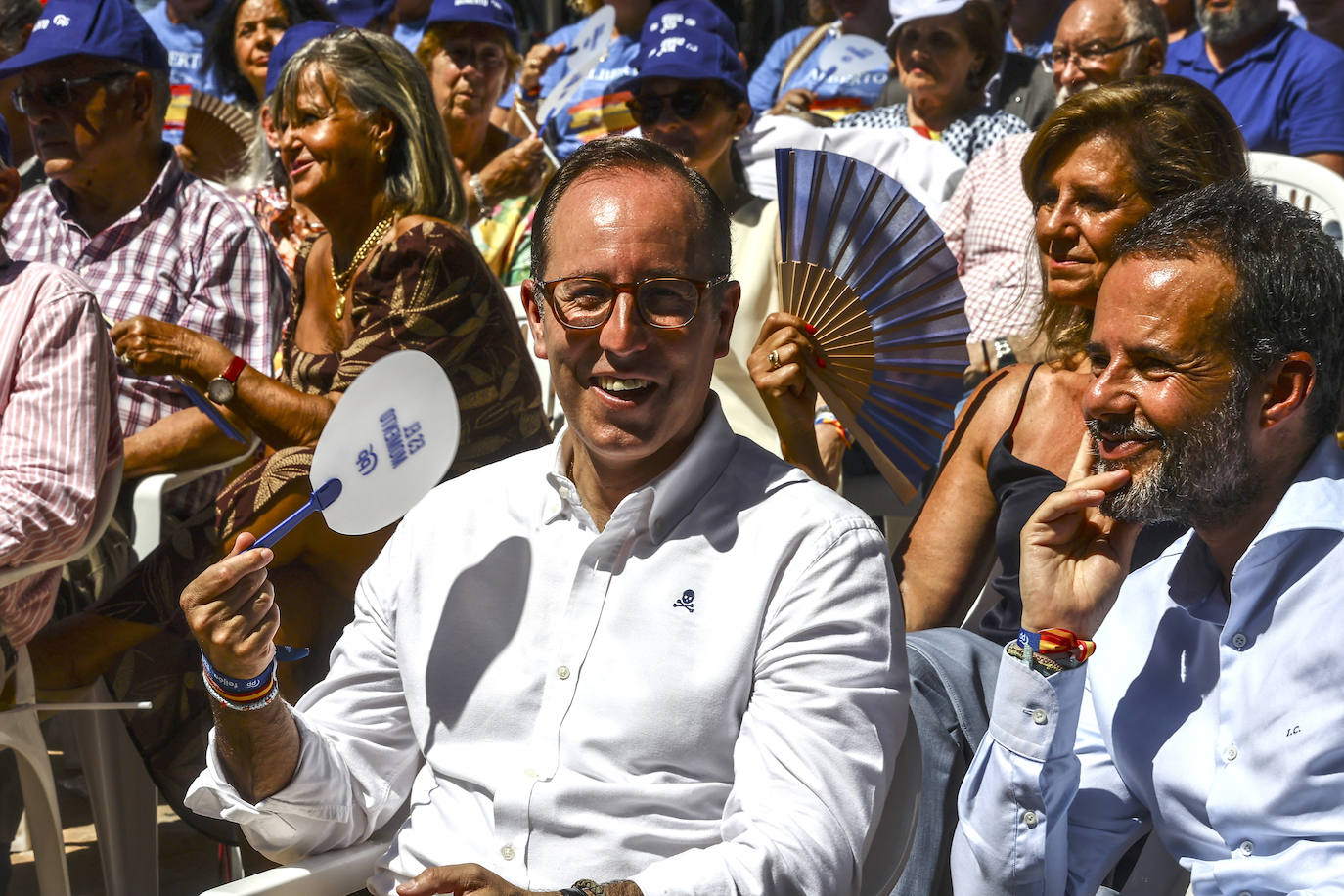 Así fue el acto de campaña de Feijóo en Oviedo