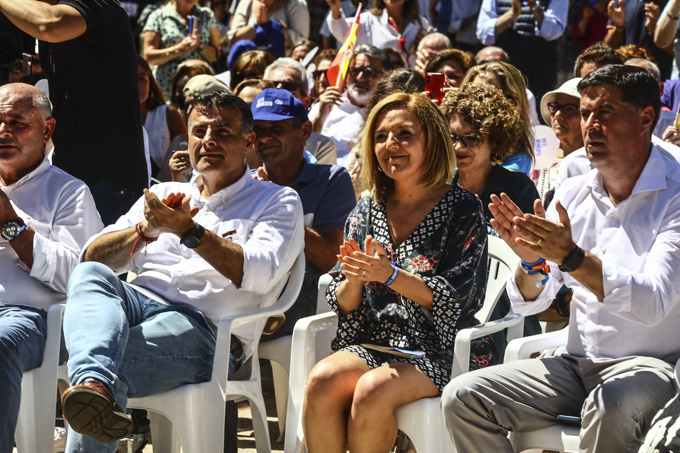 Así fue el acto de campaña de Feijóo en Oviedo