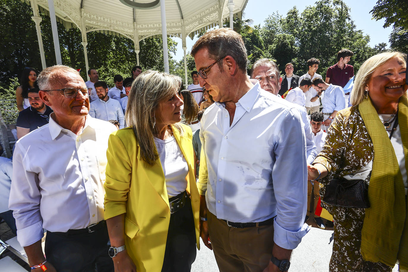 Así fue el acto de campaña de Feijóo en Oviedo