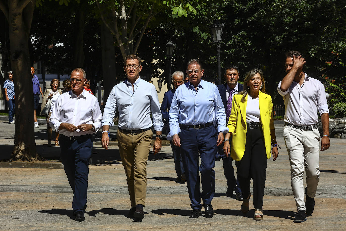 Así fue el acto de campaña de Feijóo en Oviedo