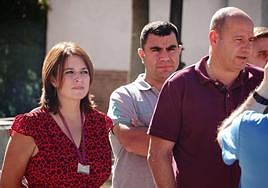 Adriana Lastra, junto al alcalde de Aller, Juan Carlos Iglesias, durante su visita al concejo.