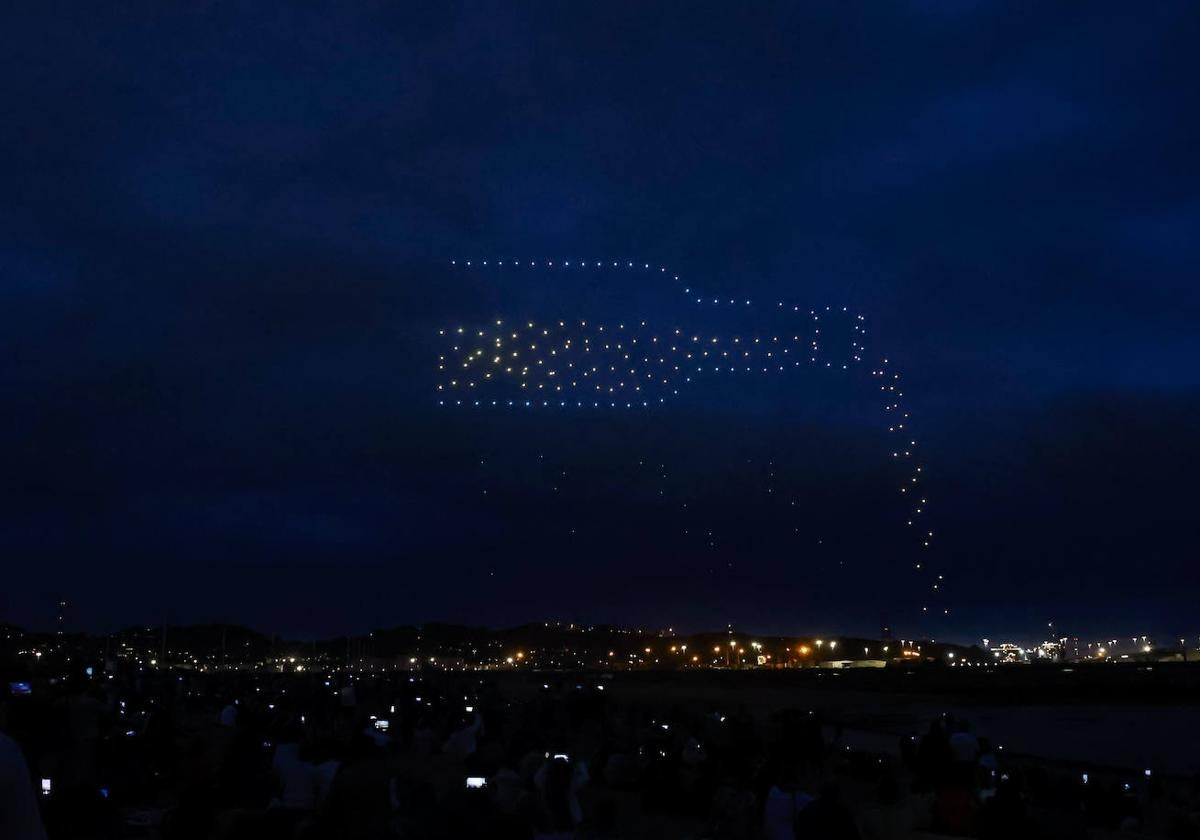 El espectáculo de los drones en Gijón.