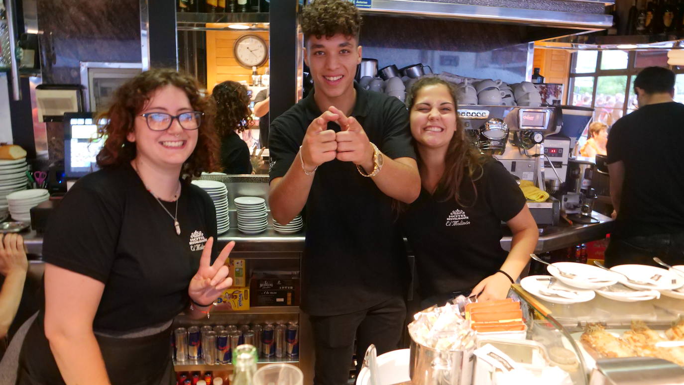 Desfile por las fiestas del Carmen y la Magdalena, al ritmo de charanga