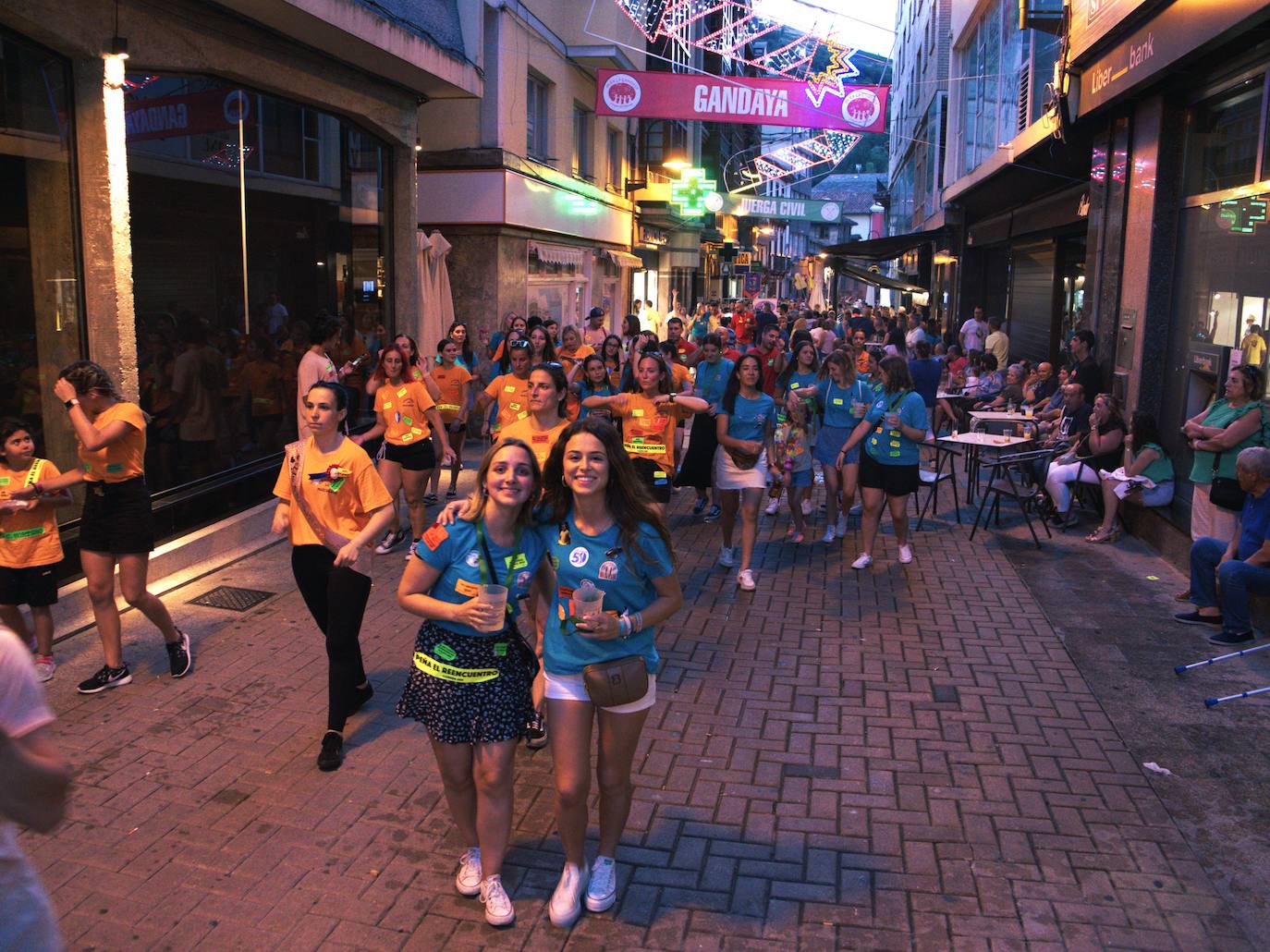 Desfile por las fiestas del Carmen y la Magdalena, al ritmo de charanga