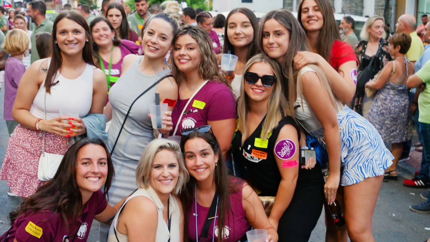 Desfile por las fiestas del Carmen y la Magdalena, al ritmo de charanga