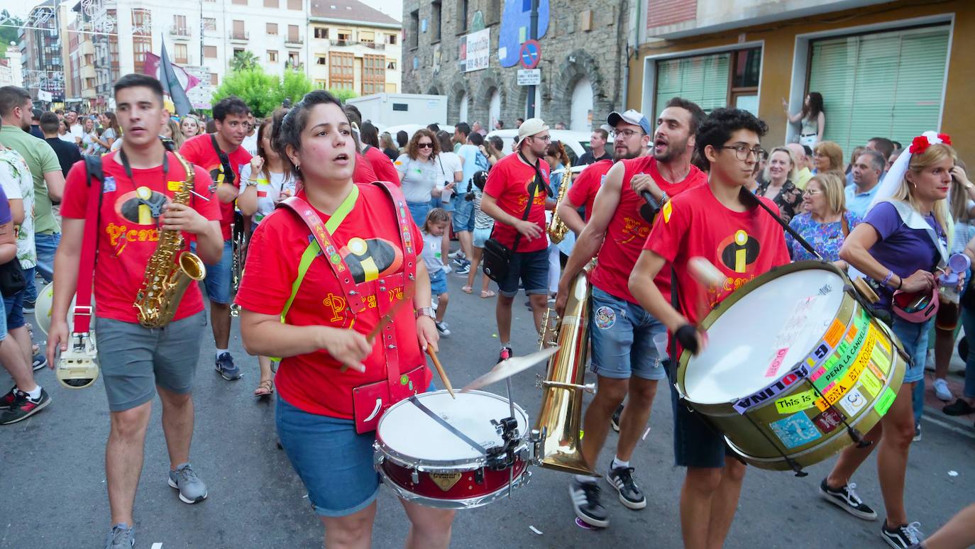 Desfile por las fiestas del Carmen y la Magdalena, al ritmo de charanga