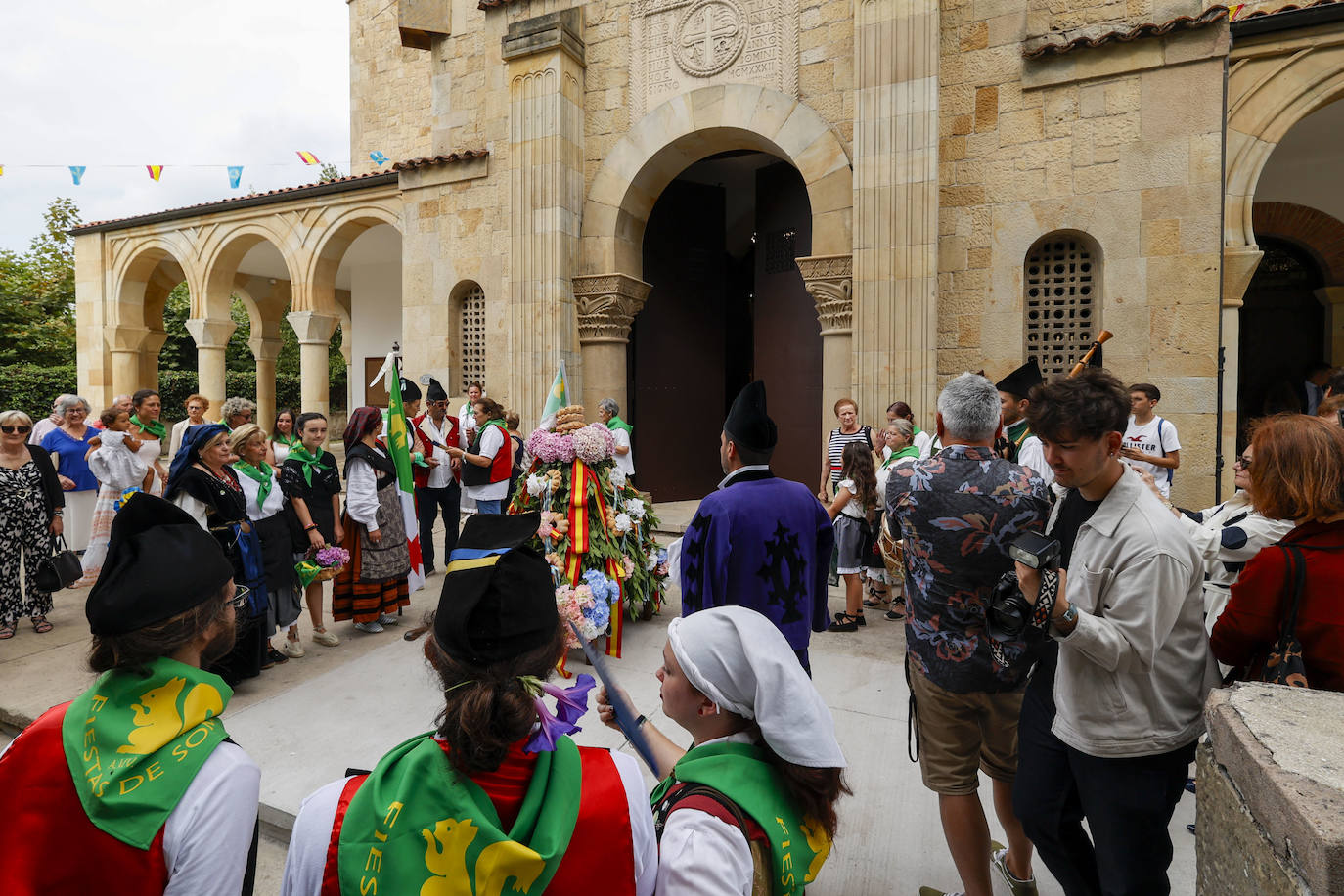 Somió se engalana para celebrar el Carmen