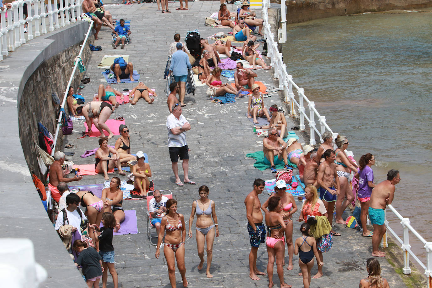 Gijón exprime los días de playa