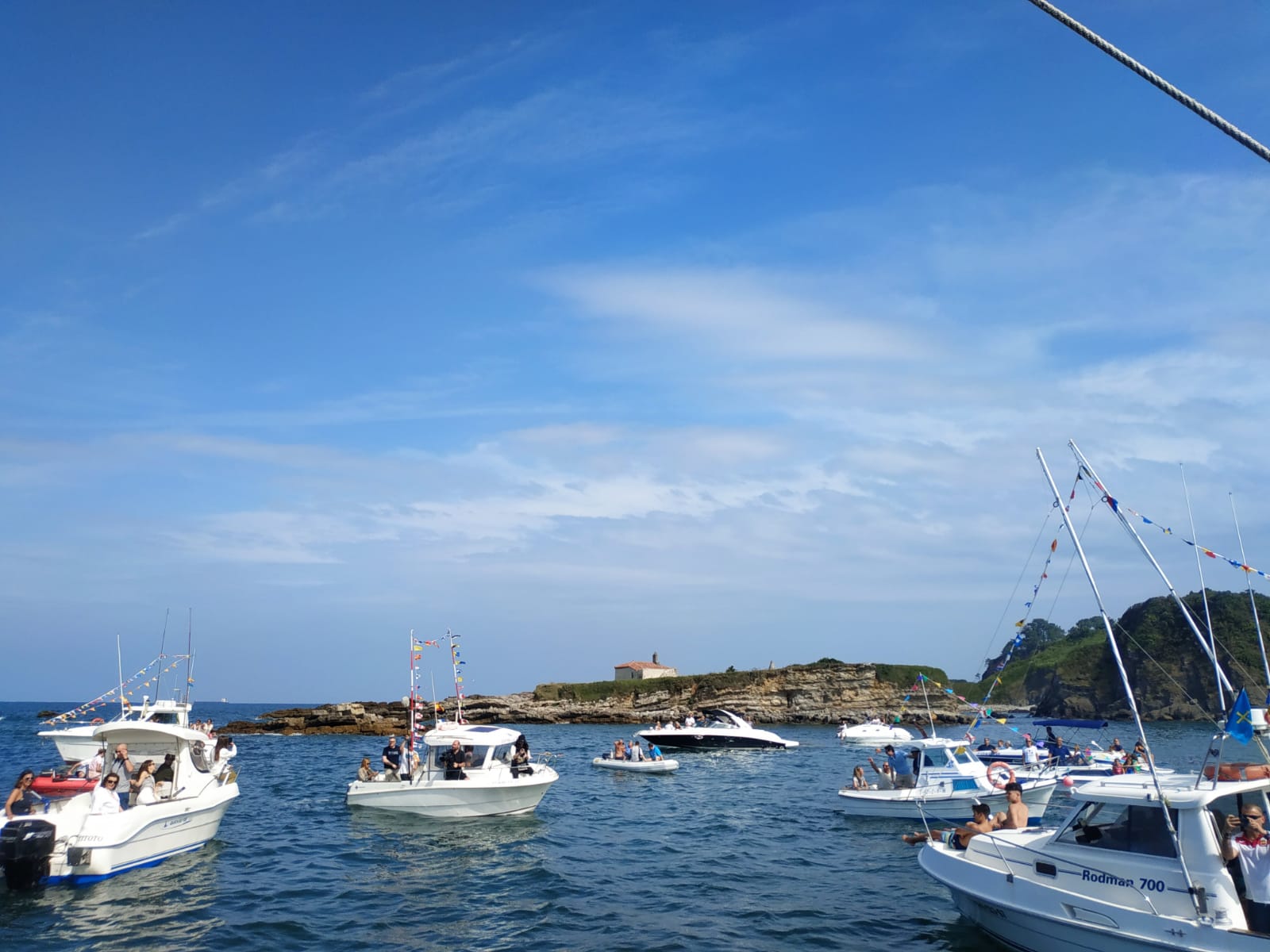 Emoción en la procesión marinera de Luanco