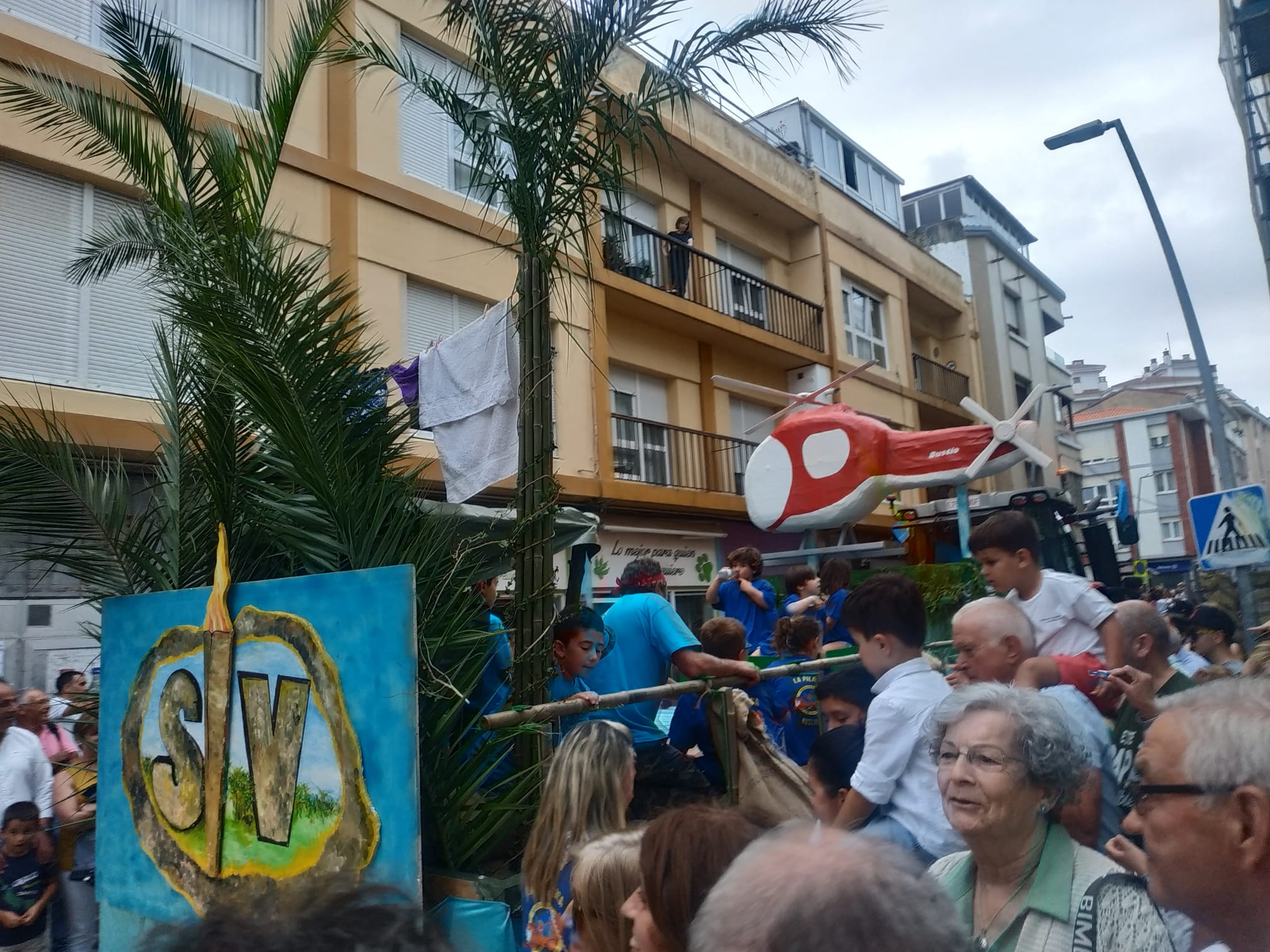 Emoción en la procesión marinera de Luanco