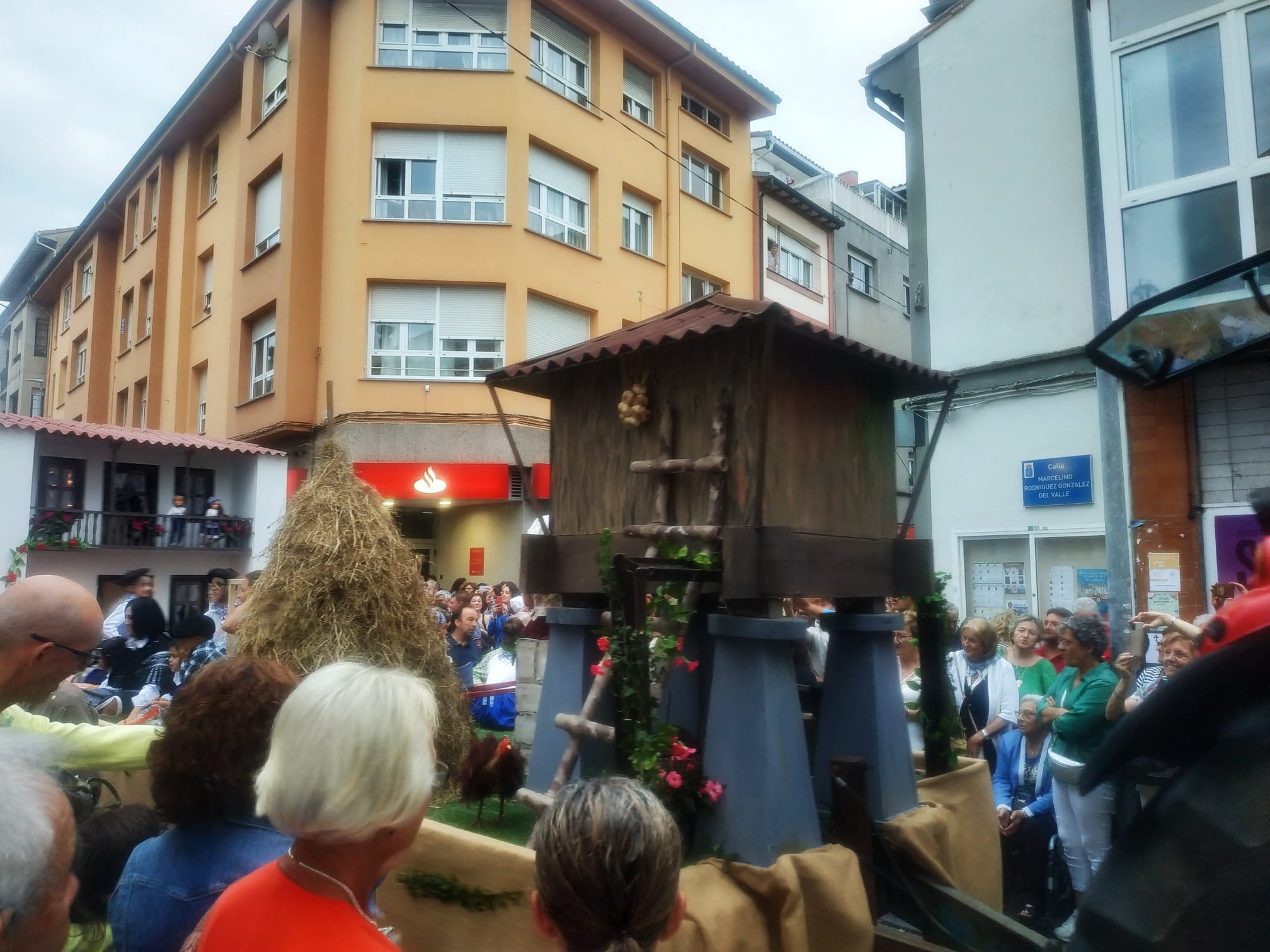 Emoción en la procesión marinera de Luanco