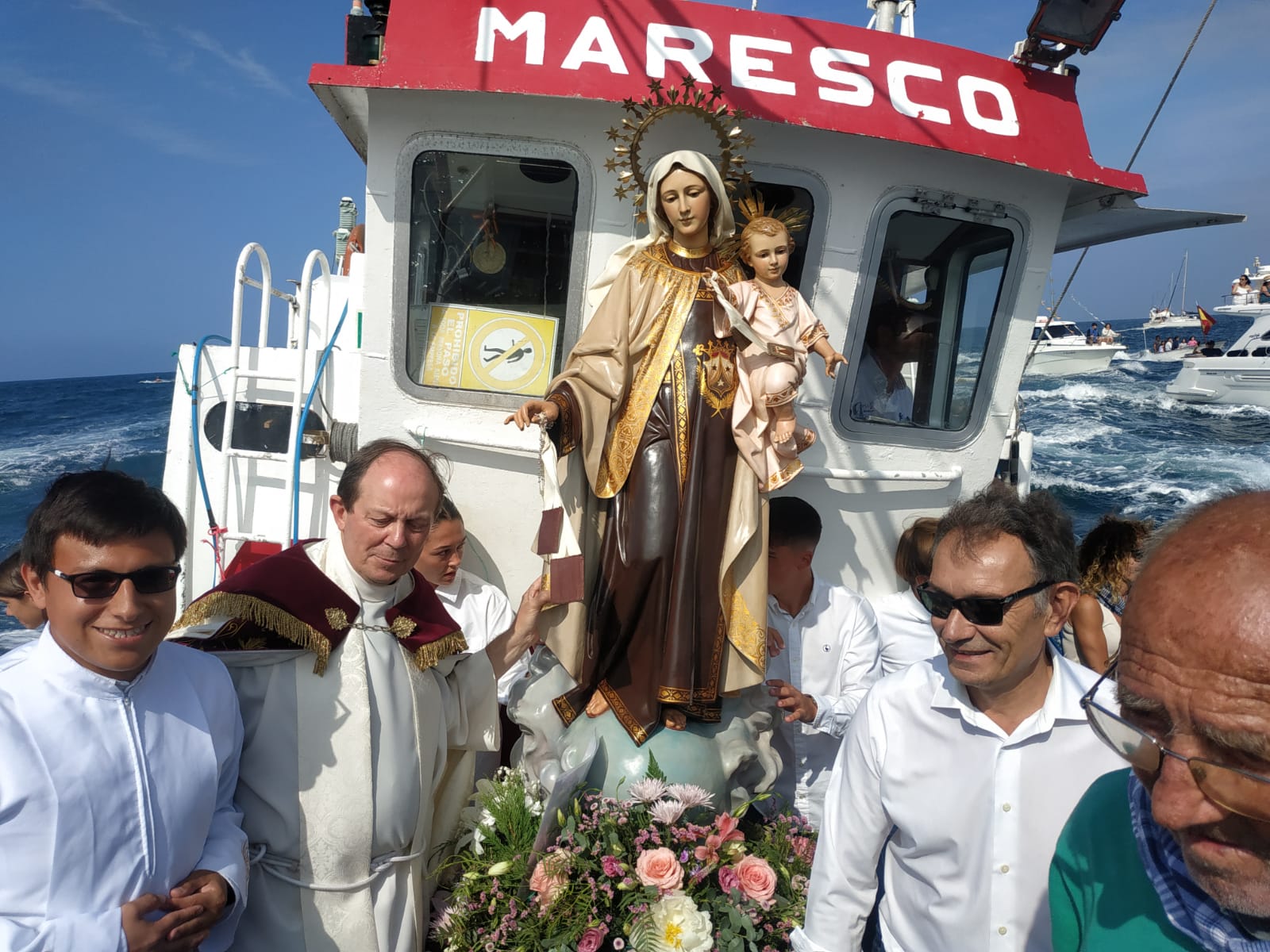 Emoción en la procesión marinera de Luanco