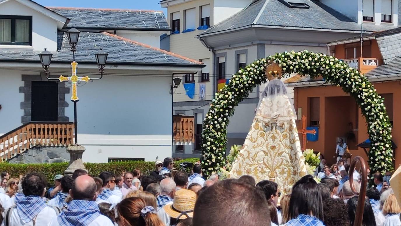 Tapia arropa a su Virgen del Carmen