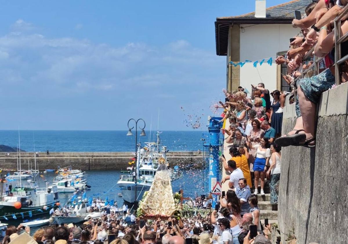 Tapia arropa a su Virgen del Carmen