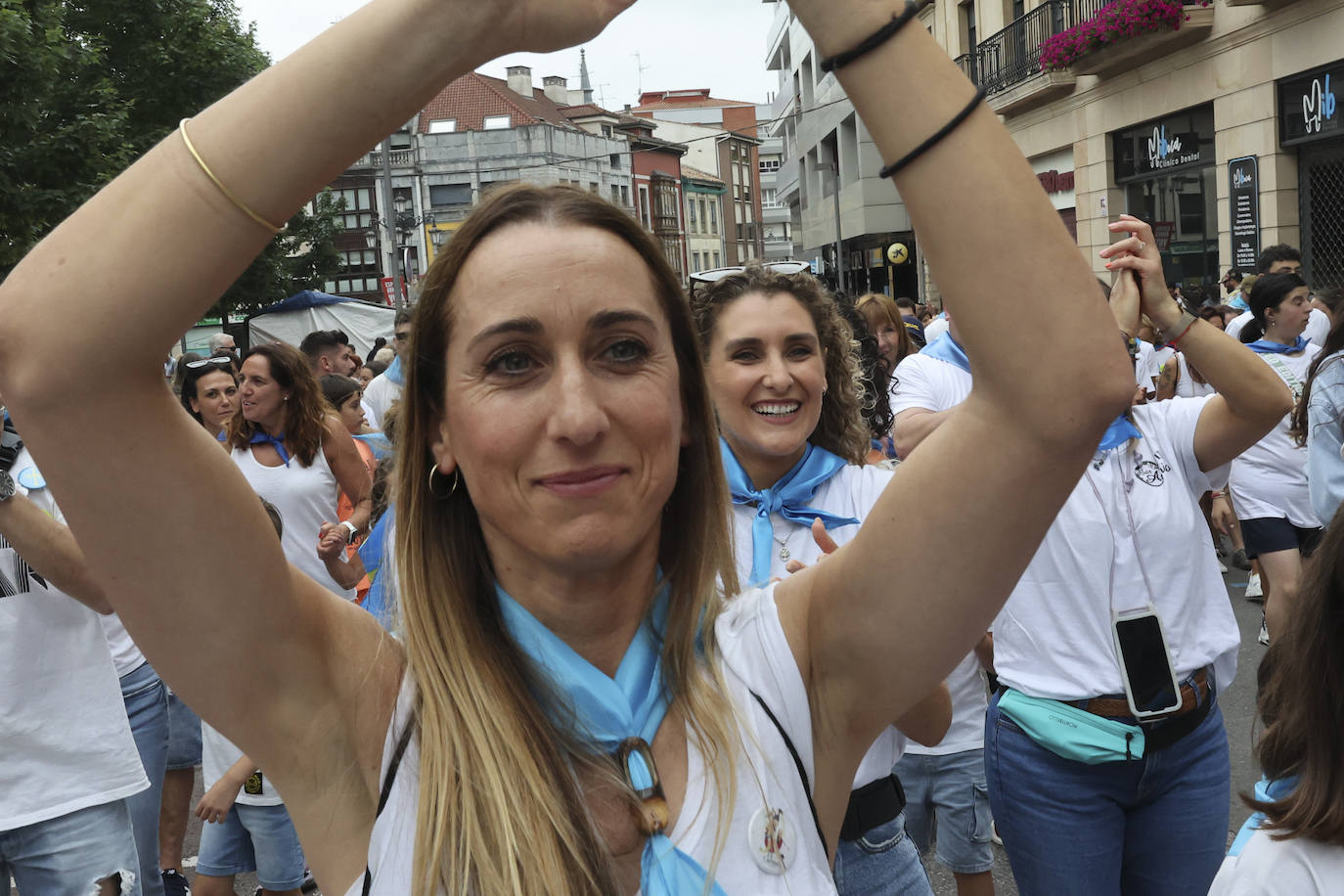 La Pola celebra el Carmín con una folixa multitudinaria