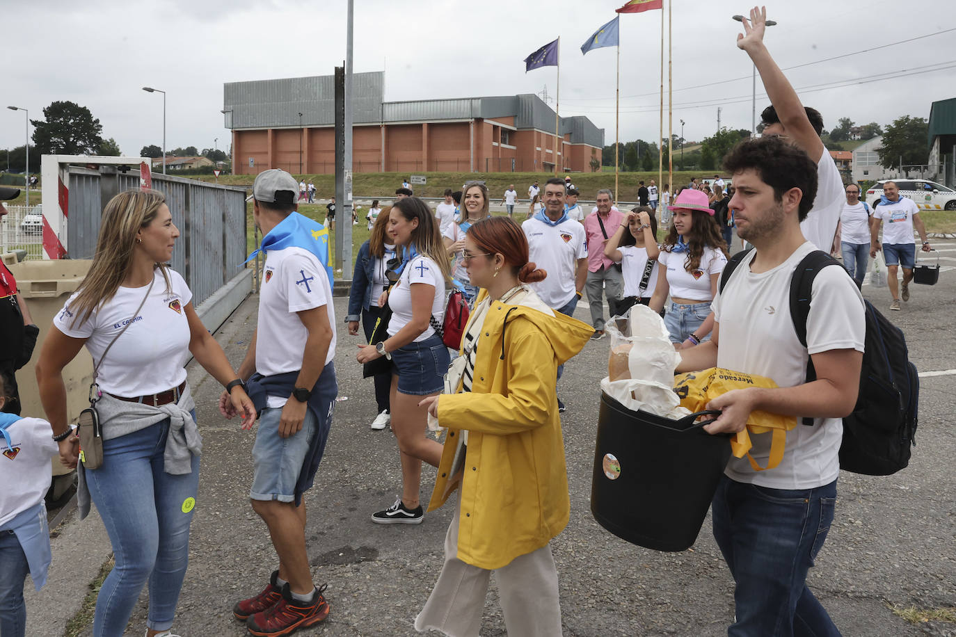 La Pola celebra el Carmín con una folixa multitudinaria