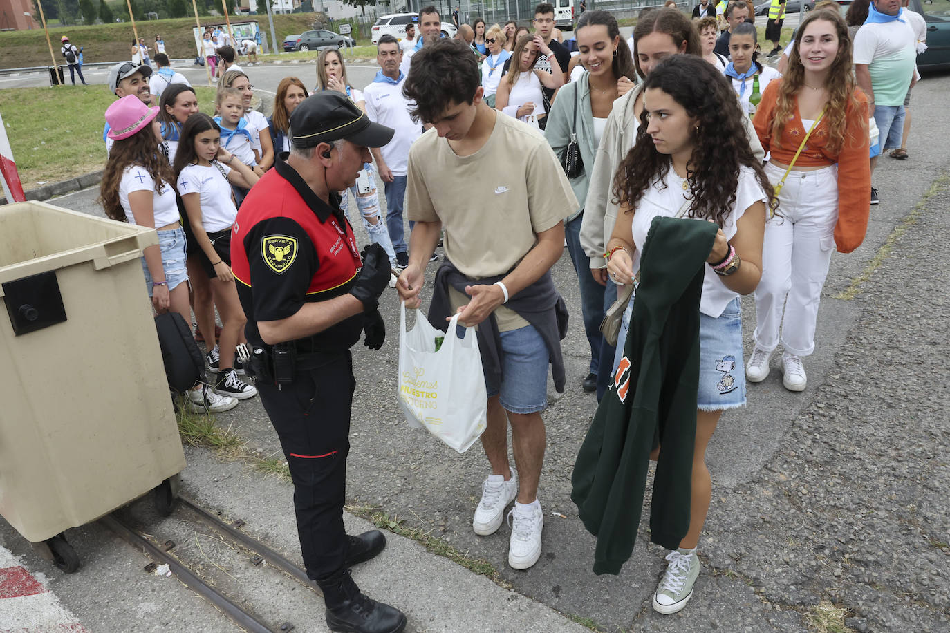 La Pola celebra el Carmín con una folixa multitudinaria