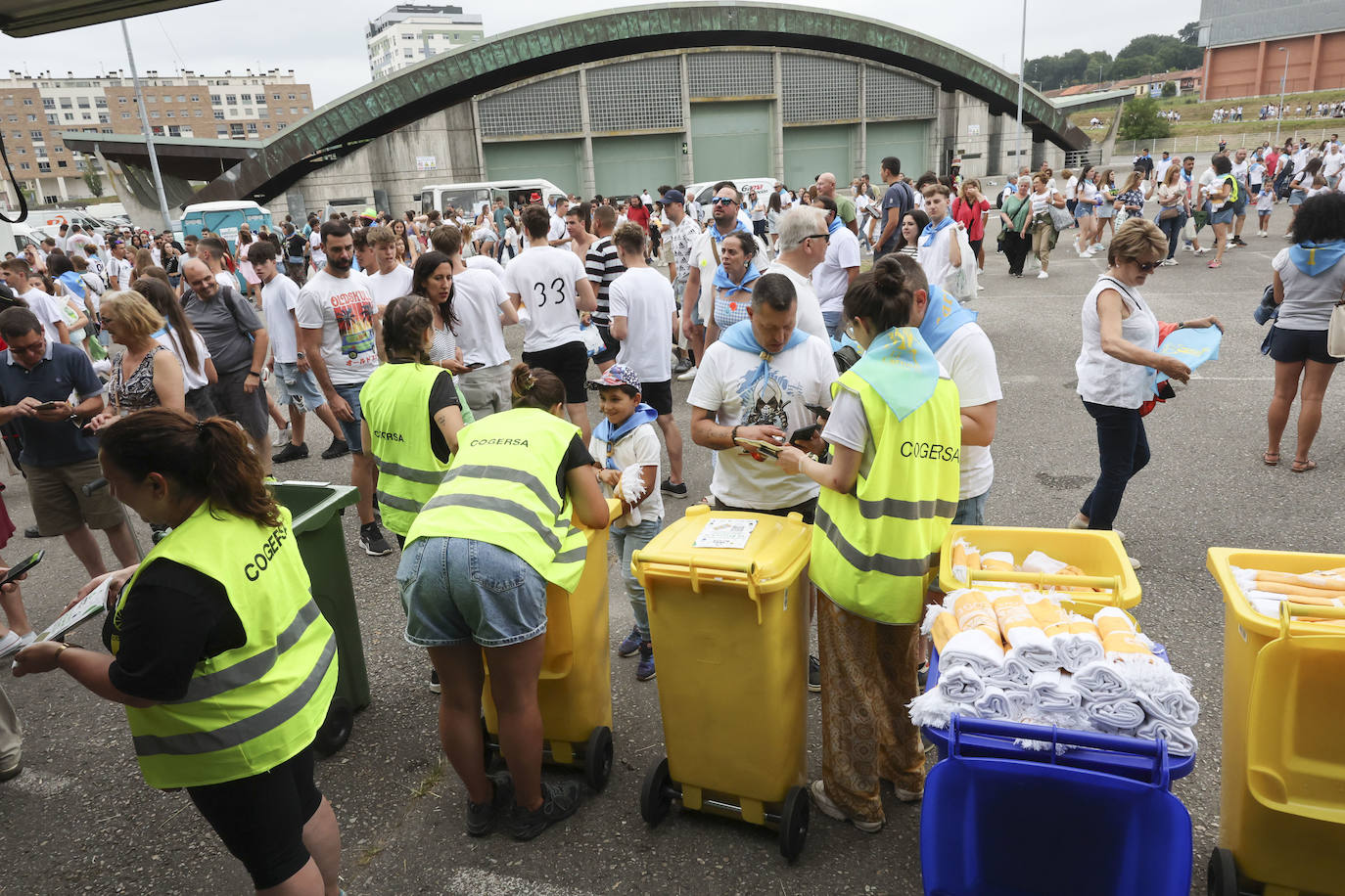 La Pola celebra el Carmín con una folixa multitudinaria