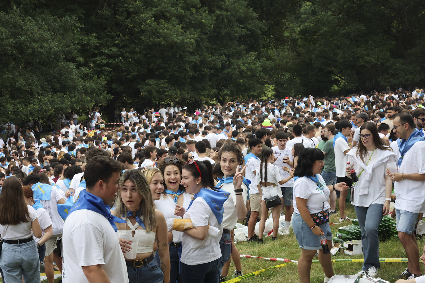 La Pola celebra el Carmín con una folixa multitudinaria