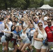 La Pola celebra el Carmín con una folixa multitudinaria