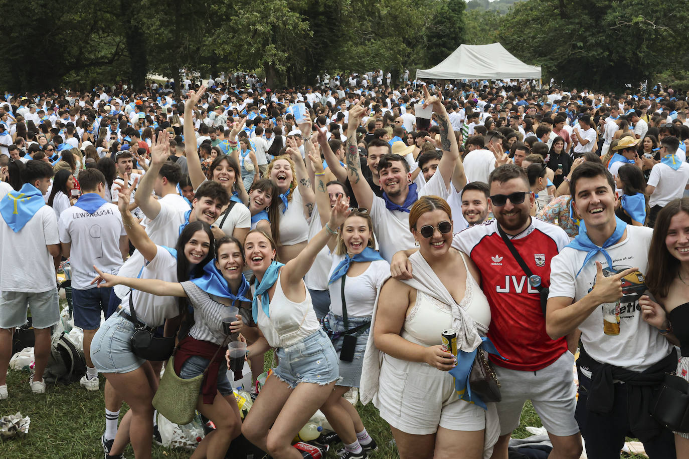 La Pola celebra el Carmín con una folixa multitudinaria