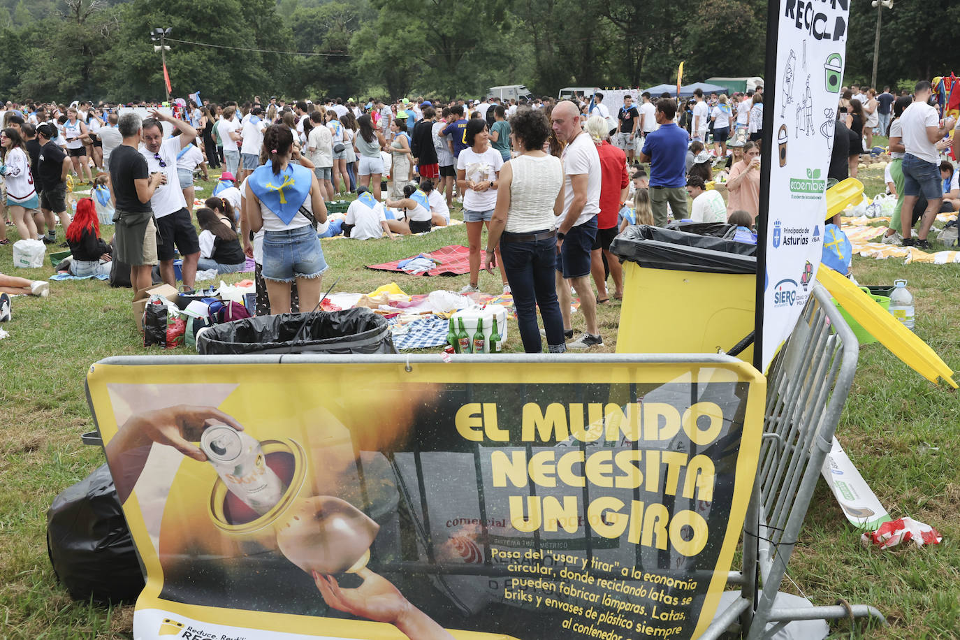 La Pola celebra el Carmín con una folixa multitudinaria