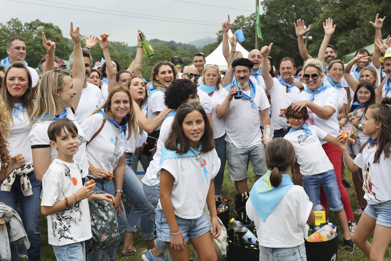 La Pola celebra el Carmín con una folixa multitudinaria