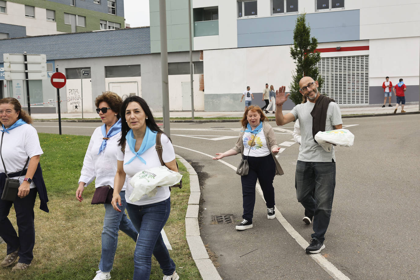 La Pola celebra el Carmín con una folixa multitudinaria