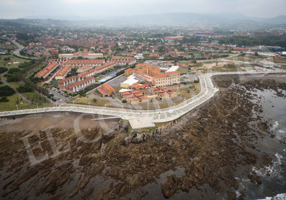 Gijón en verano, visto desde el aire