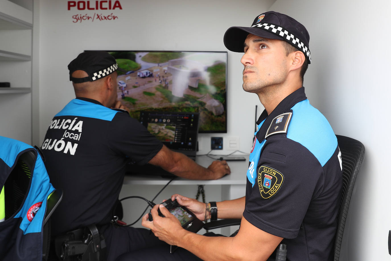 Así es el nuevo furgón de la Policía Local de Gijón para pilotar drones