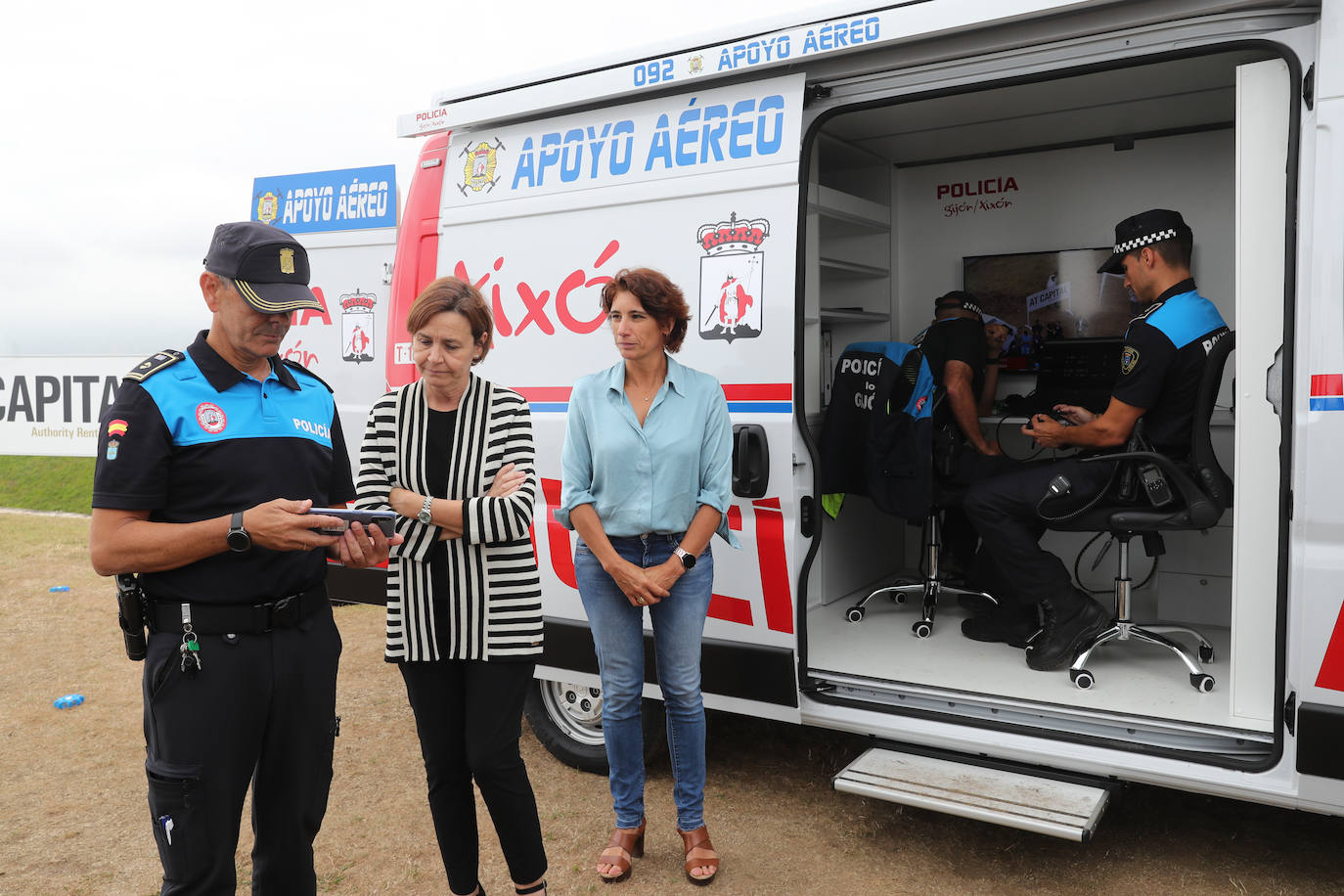 Así es el nuevo furgón de la Policía Local de Gijón para pilotar drones