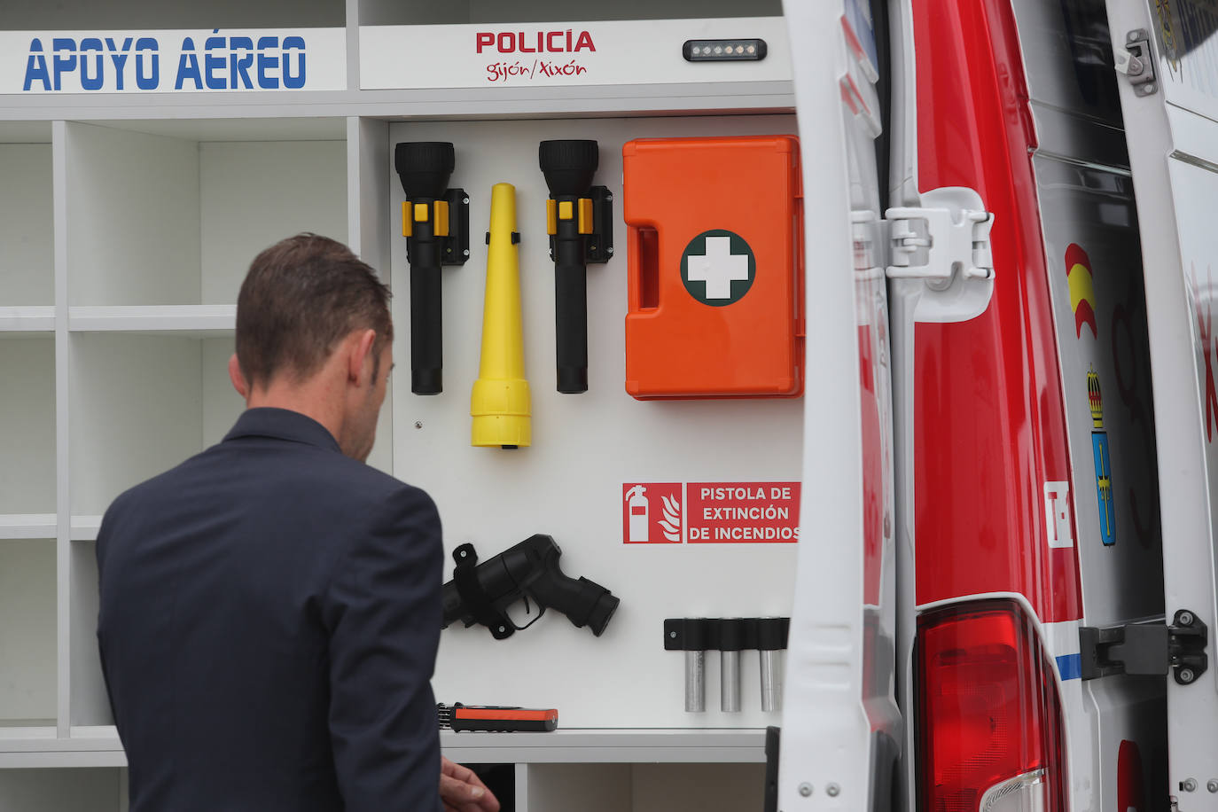 Así es el nuevo furgón de la Policía Local de Gijón para pilotar drones