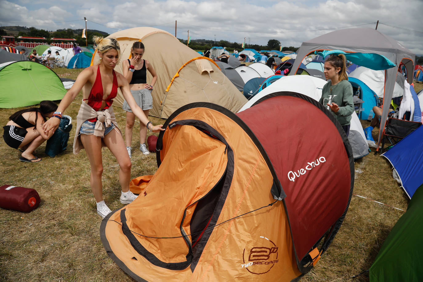 Así viven los &#039;campers&#039; el Boombastic, a la espera del inicio de los conciertos